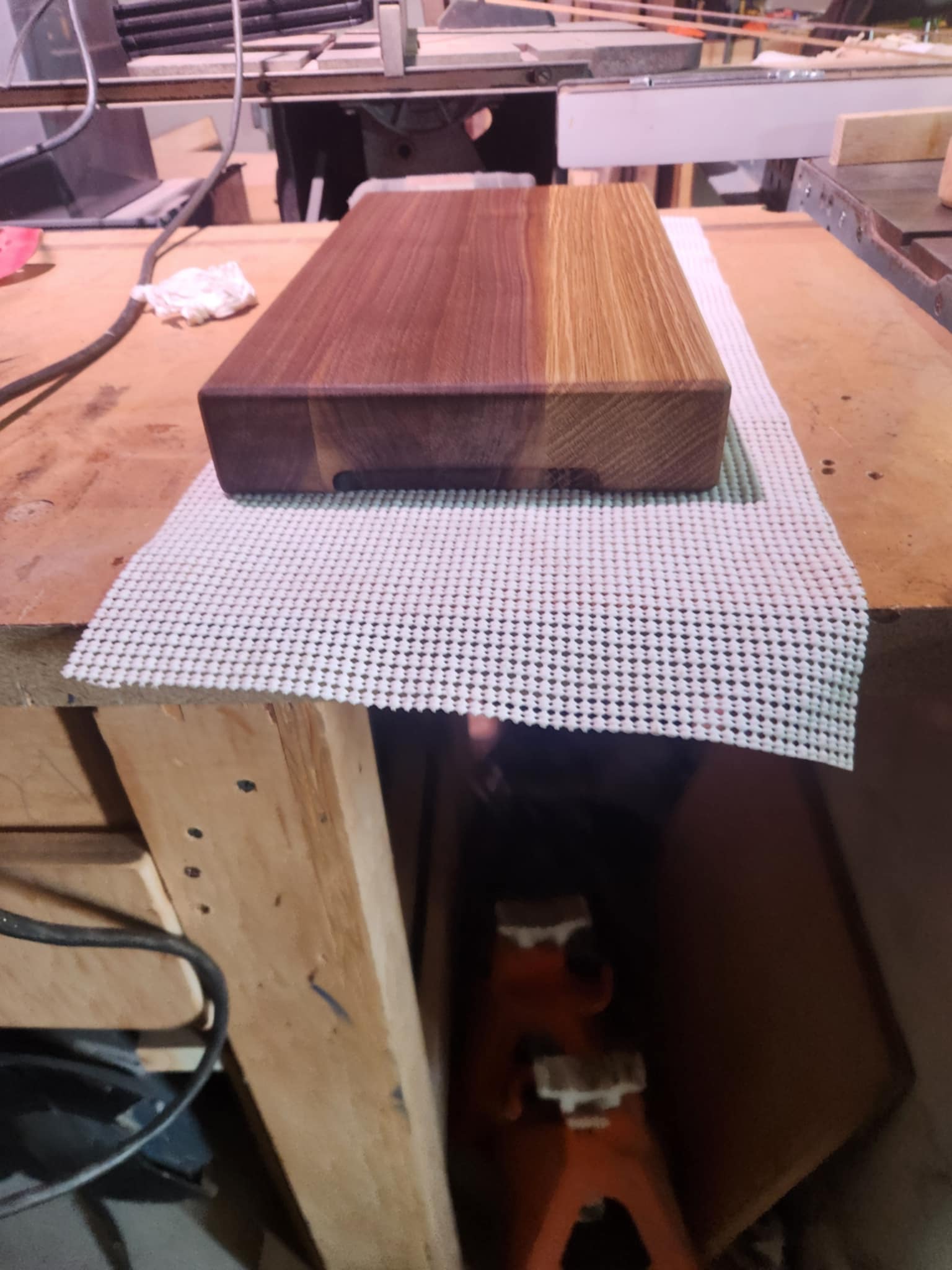 Professional cutting board with juice groove